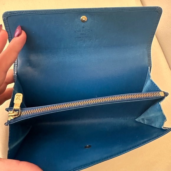 Authentic Louis Vuitton Blue Epi Porte Monnaie wallet. - Picture 8 of 10